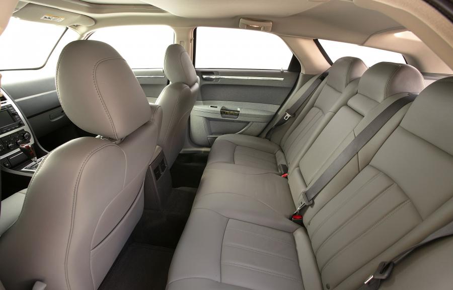  Chrysler 300C Touring 2005 года  (фото 10 из 44)